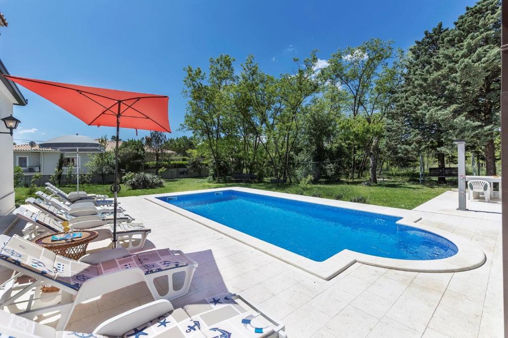 Basen w obiekcie Villa Ana Labin lub w pobliżu