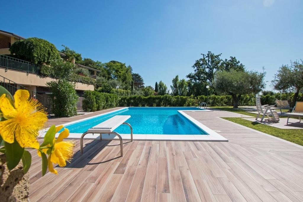 a villa with a swimming pool and a yard at Dulcamara con piscina by Wonderful Italy in Soiano del Lago