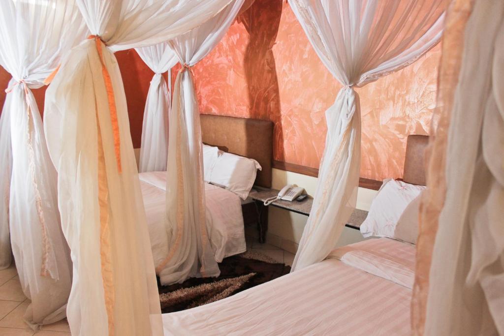 Postel nebo postele na pokoji v ubytování Pearl Palace Hotel