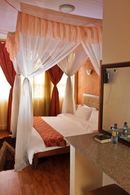 Postel nebo postele na pokoji v ubytování Pearl Palace Hotel