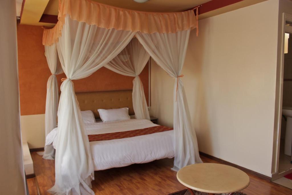 Postel nebo postele na pokoji v ubytování Pearl Palace Hotel