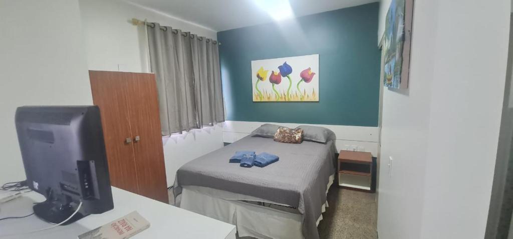 Tempat tidur dalam kamar di FLAT BEIRA MAR- Villa Costeira 1105