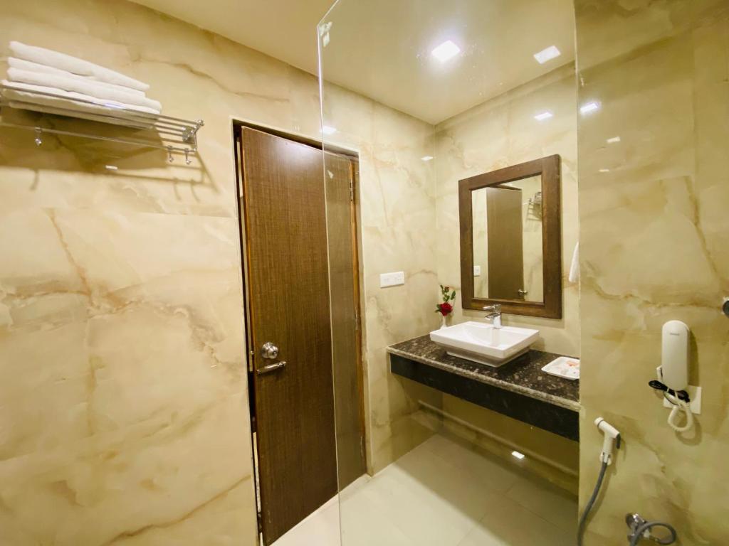 Royal Castle - Deluxe Double Room (2 Adultos + 1 Niño)