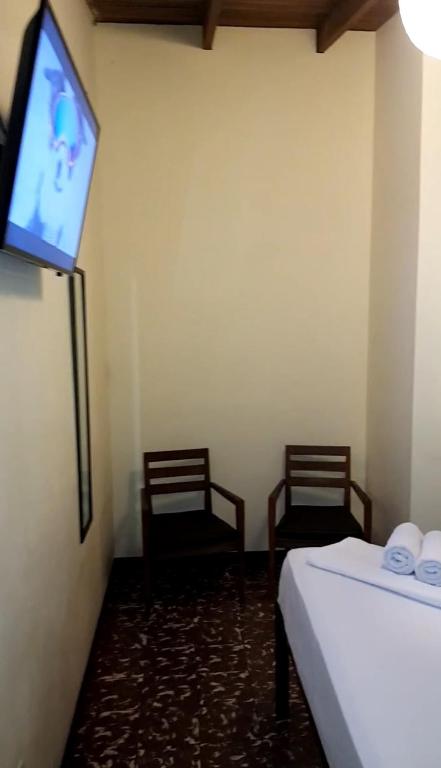 Hostel Dodero - Standaard Tweepersoonskamer Met Gedeelde Badkamer