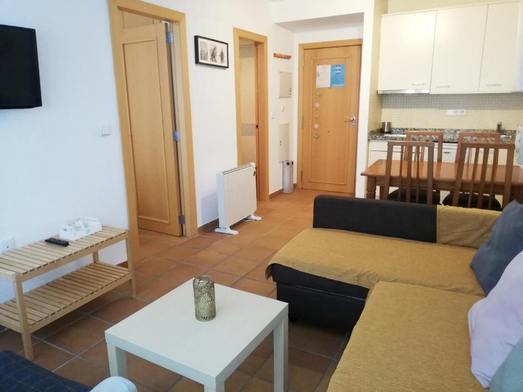 Apartamentos Arttyfal con parking y wifi by SURYNIEVE - Appartement Met één Slaapkamer Met Parkeren