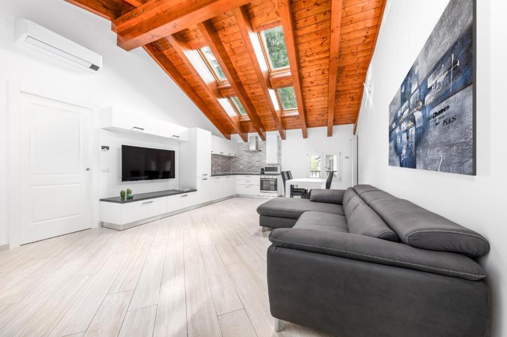 a living room with a couch and a tv at Residenze Niguarda in Milan