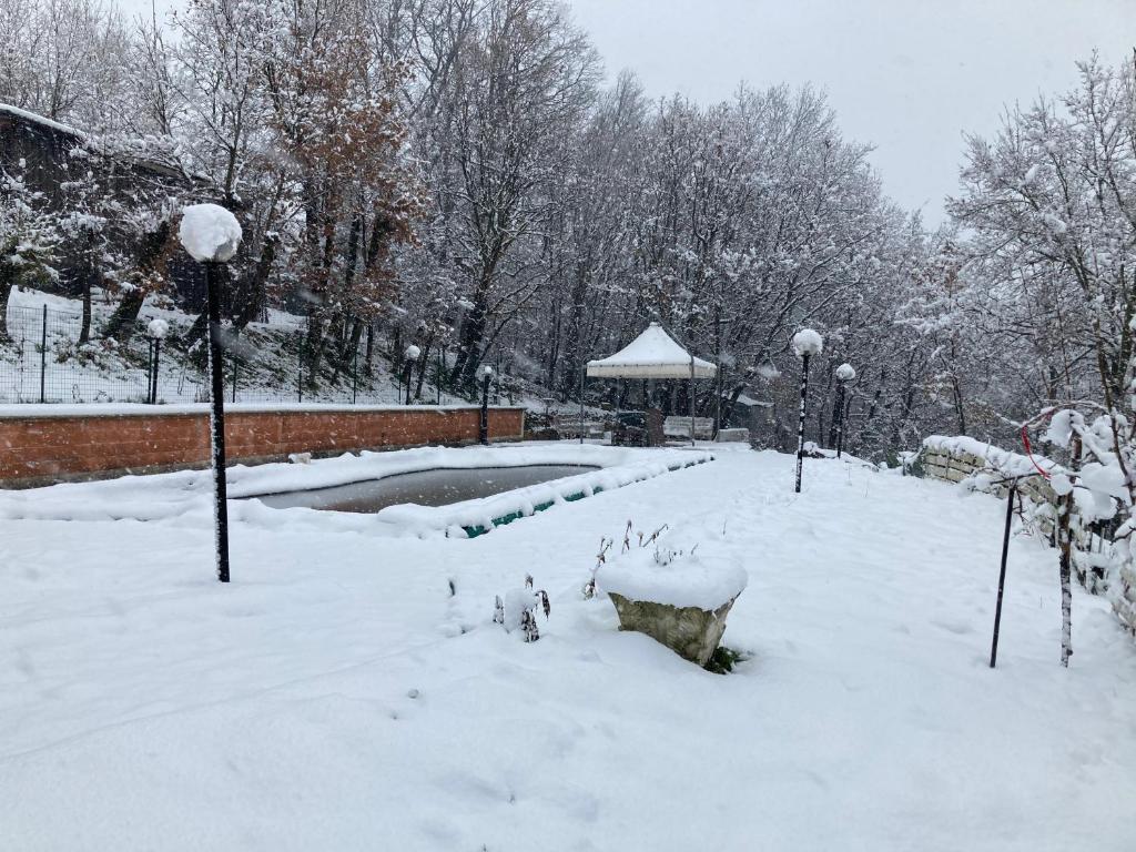 Obiekt Villa Gioia relax immersi nel verde zimą