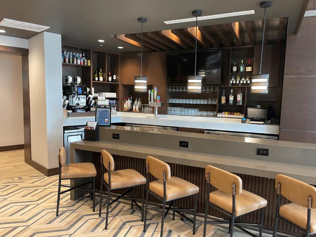 Lounge nebo bar v ubytování Hyatt Place Austin Lake Travis/Four Points