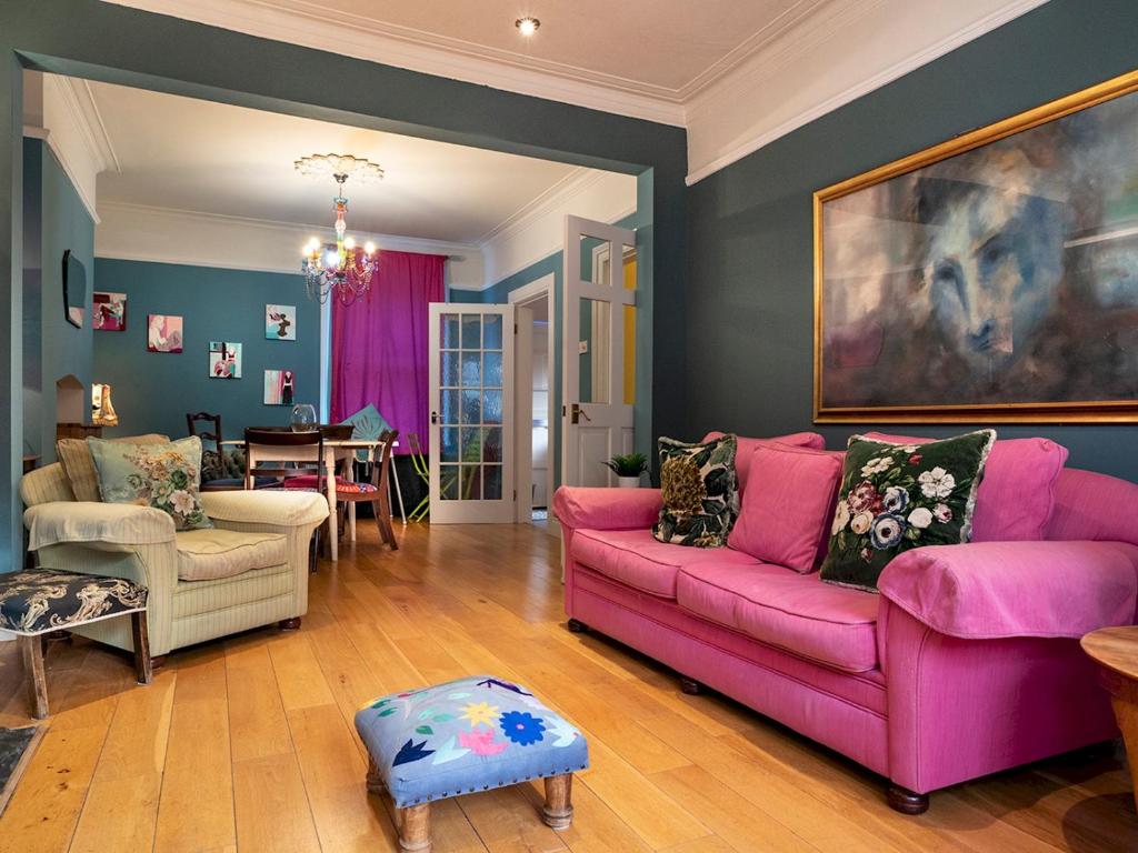 Pass The Keys Colourful, Quirky Artist-Owned 3 Bed Next to Cafes