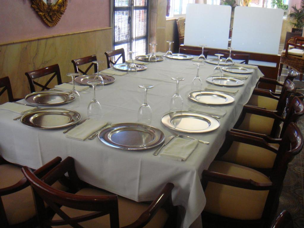 Un restaurante o sitio para comer en Hotel Sacratif