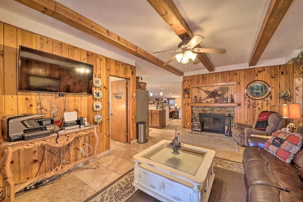 Fotografie z fotogalerie ubytování Cattail Creek Escape, 44 Mi to Mt Mitchell! v destinaci Burnsville