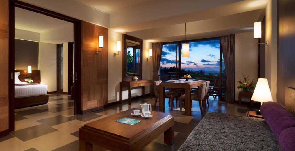 Postel nebo postele na pokoji v ubytování Sun Island Hotel & Spa Kuta