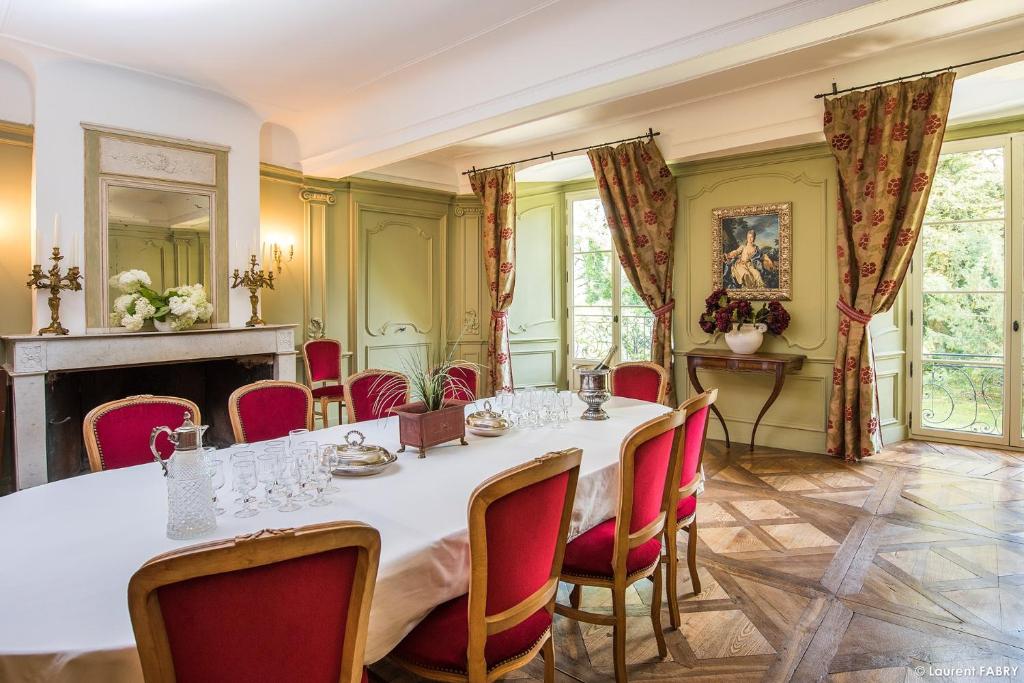 Fotografie z fotogalerie ubytování Château de Maillat v destinaci Maillat