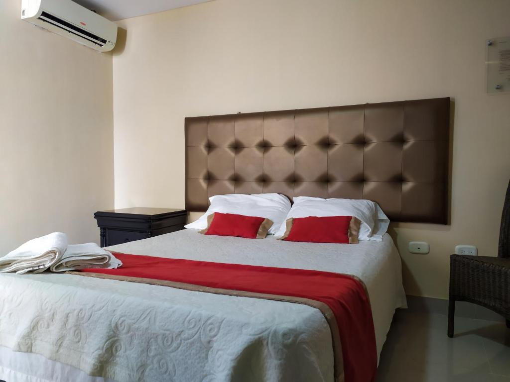 Postel nebo postele na pokoji v ubytování Hotel Plaza Colonial