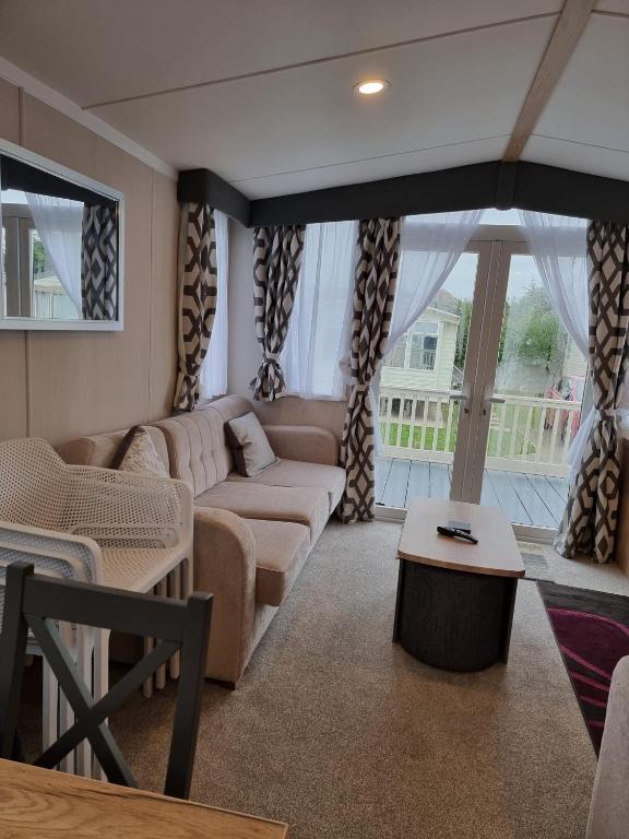 Kent Getaways - Two Bedroom Mobile Home