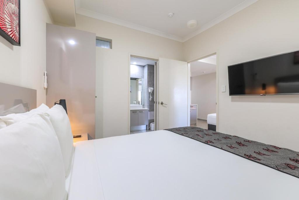 Postel nebo postele na pokoji v ubytování Argus Hotel Darwin