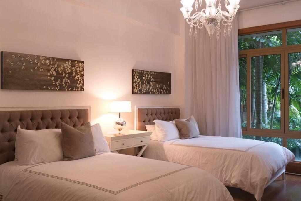 Postel nebo postele na pokoji v ubytování Chic Luxury Condo At Los Altos Casa De Campo