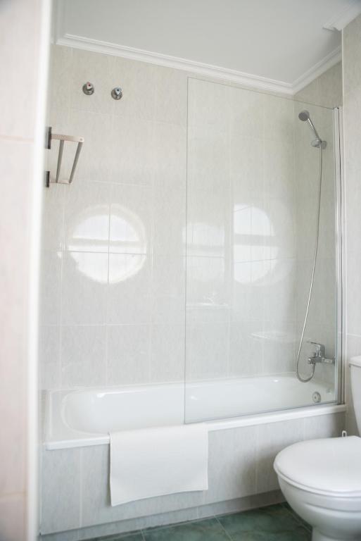Fotografia z galérie ubytovania Apartment on the first line of Samil beach and with frontal views of the sea v destinácii Vigo