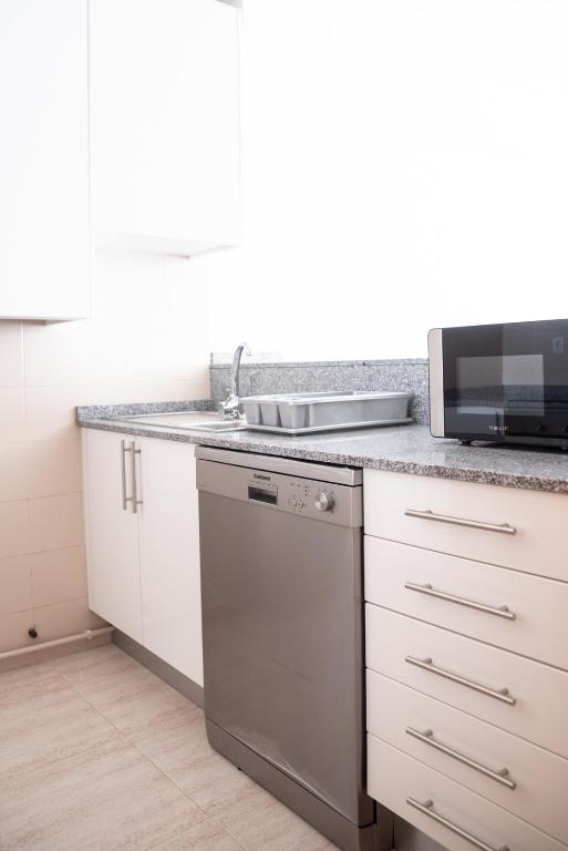 Fotografia z galérie ubytovania Apartment on the first line of Samil beach and with frontal views of the sea v destinácii Vigo
