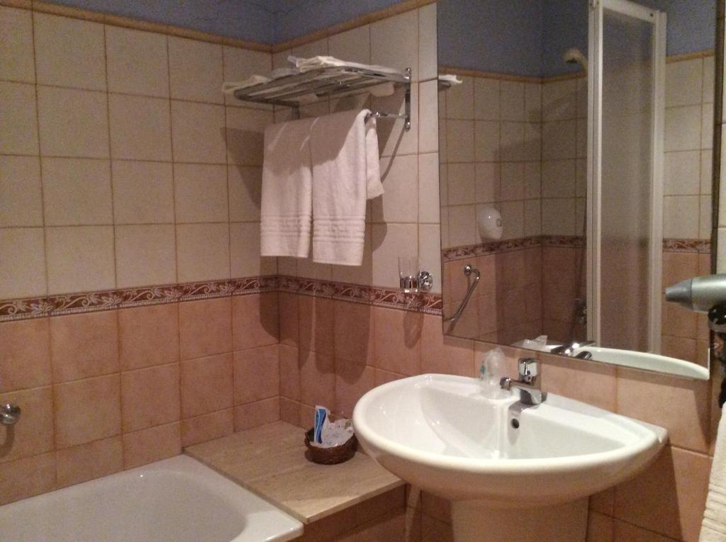 Hotel La Ribera, Ribera de Cardós – Updated 2023 Prices