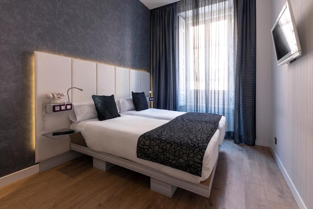 
Double or Twin Room (1-2 Adults)
