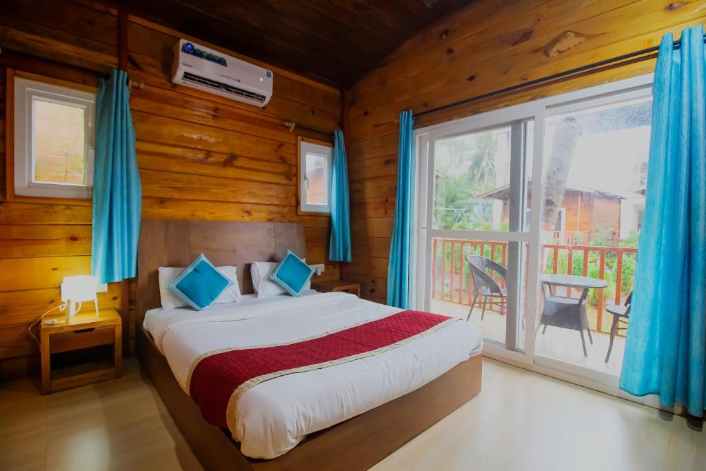 Postel nebo postele na pokoji v ubytování Mariners Bay Beach Resort