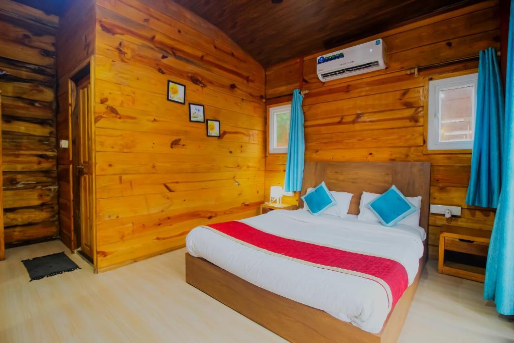 Postel nebo postele na pokoji v ubytování Mariners Bay Beach Resort