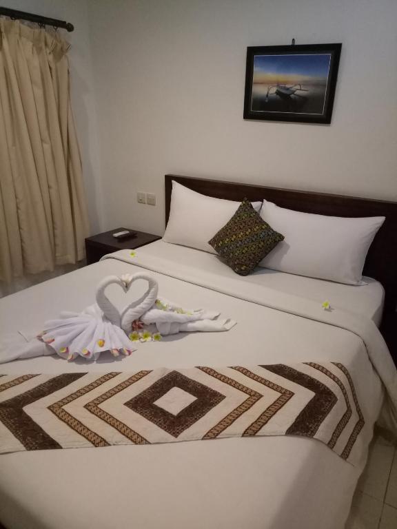 Postel nebo postele na pokoji v ubytování Surya Inn