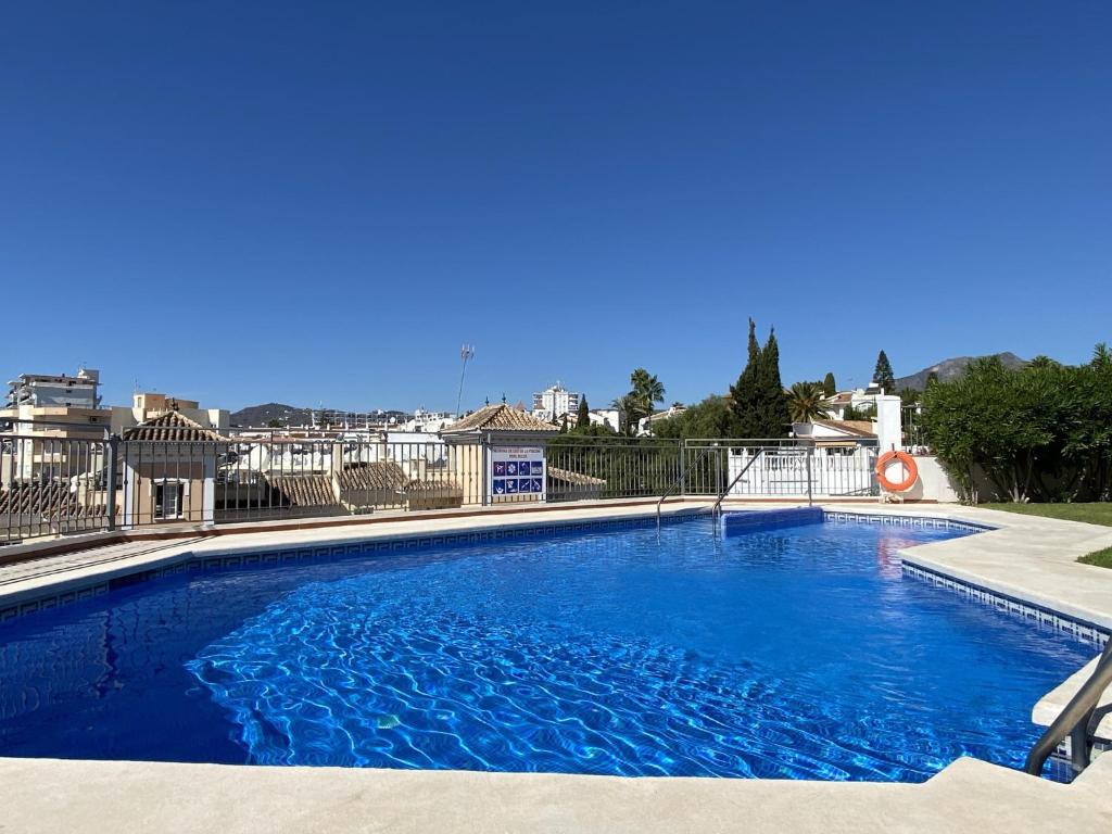 a large swimming pool with blue water at Casa Lindblad Fuentesol 15 Casasol in Nerja
