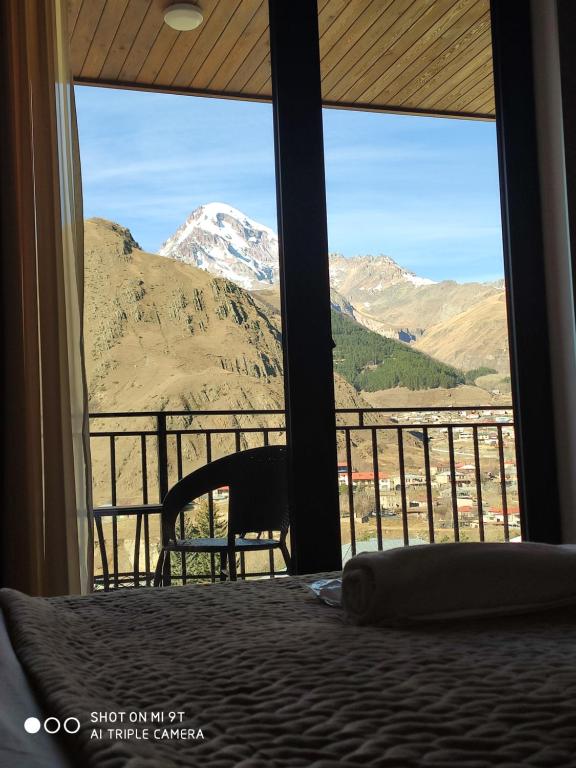 Nespecifikovaný výhled na hory nebo výhled na hory při pohledu z hotelu