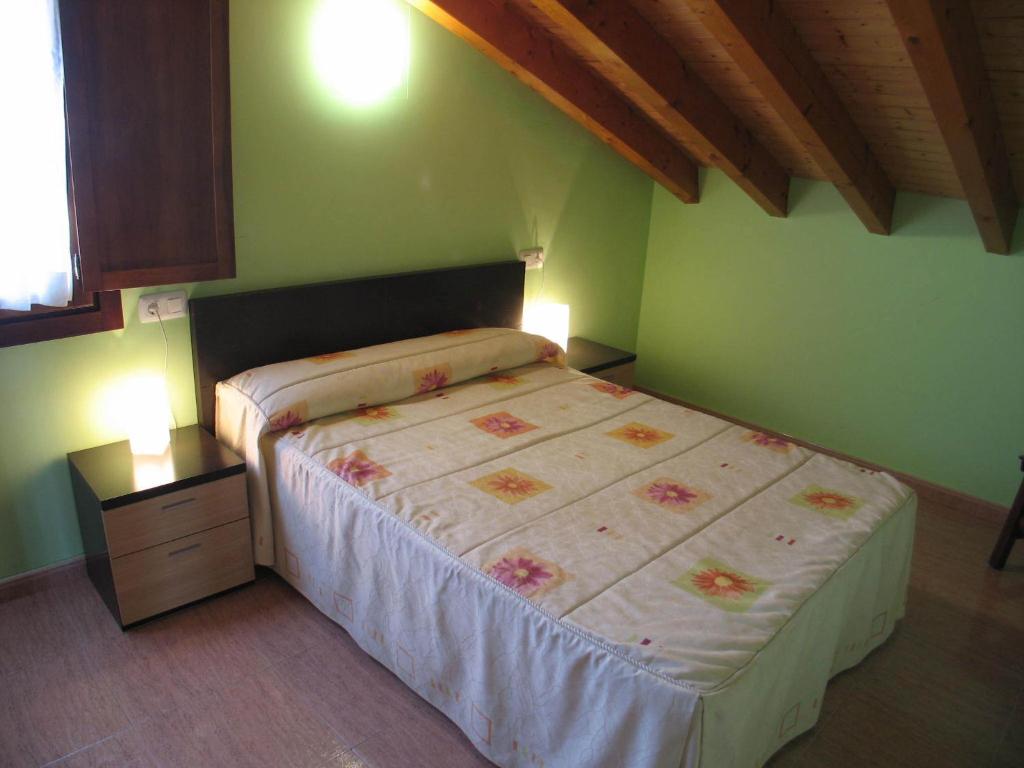 A bed or beds in a room at Apartamentos Las Rosas