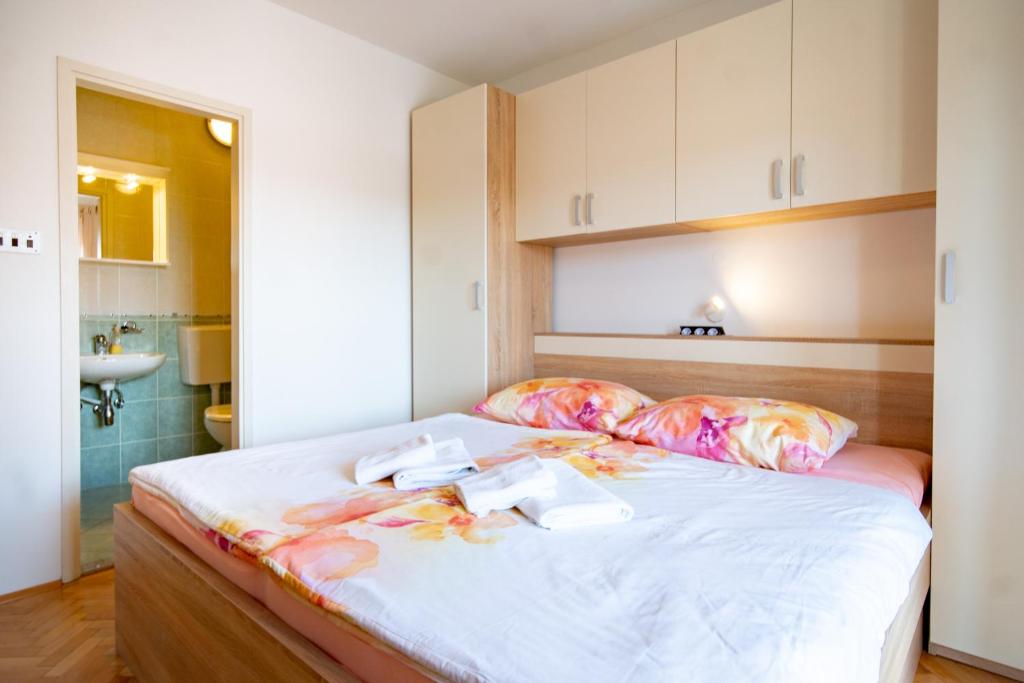 Кровать или кровати в номере Kastell Apartments
