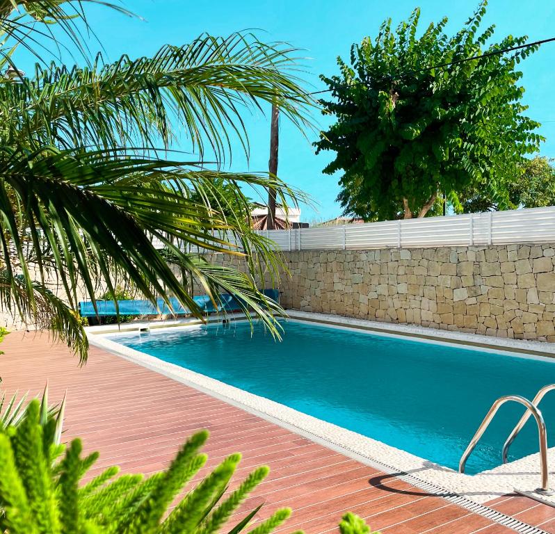 Bazén v ubytování Villa Haygón Private heated pool, bbq & sauna nebo v jeho okolí