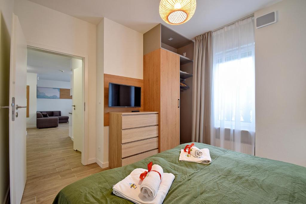 Posteľ alebo postele v izbe v ubytovaní Apartamenty Onyx SeaView by Rent like home