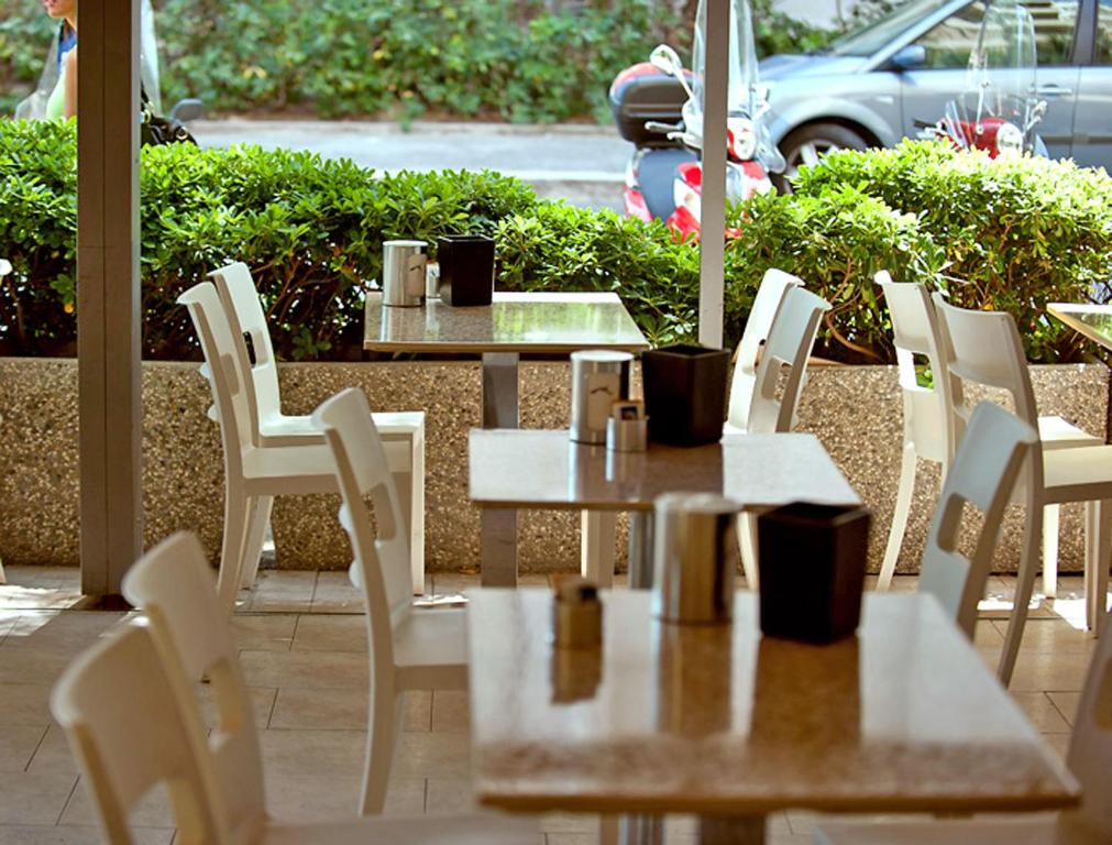 Restaurace v ubytování Hotel Ambassador