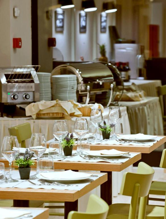 Restaurace v ubytování Hotel Ambassador