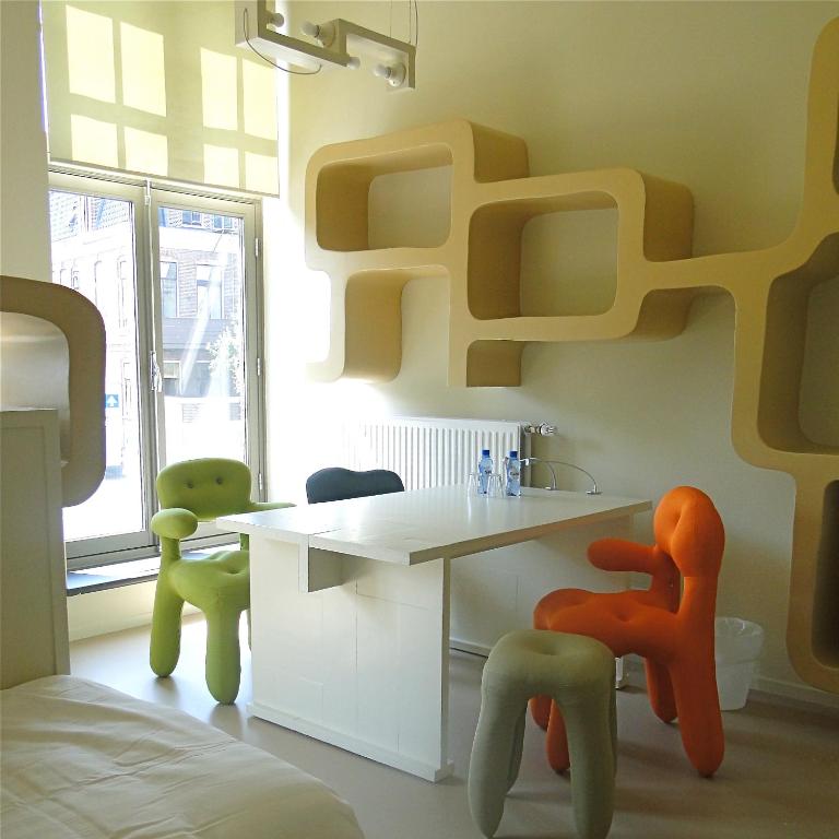 LABnul50 self check-in hotel Groningen - Resim 9