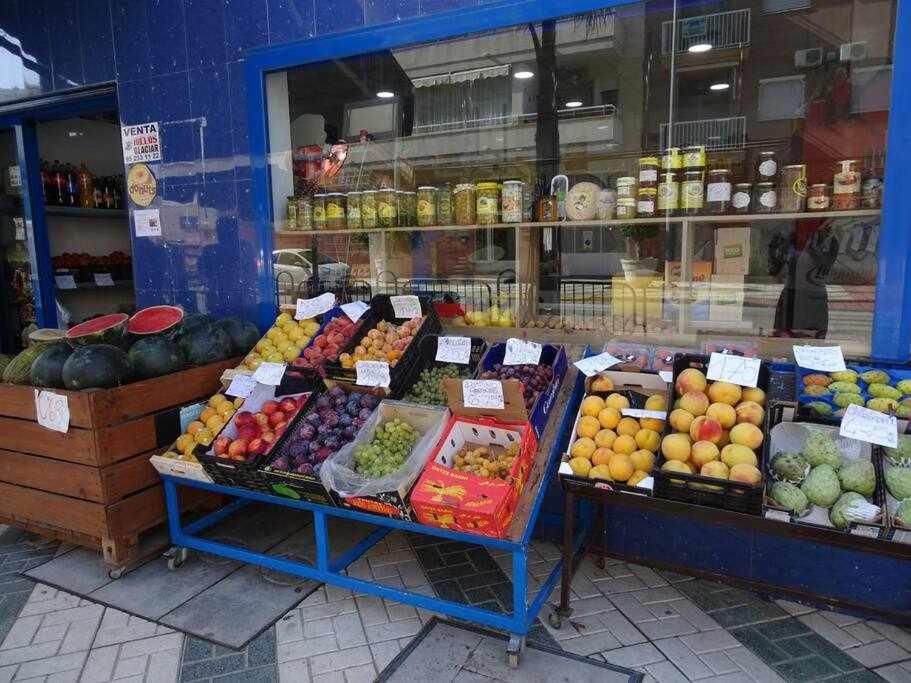 Supermarket nebo jiné obchody v  apartmánu nebo okolí