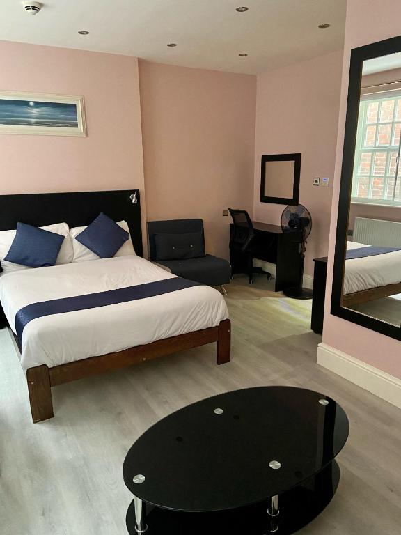 Ville Hotel - Triple Room