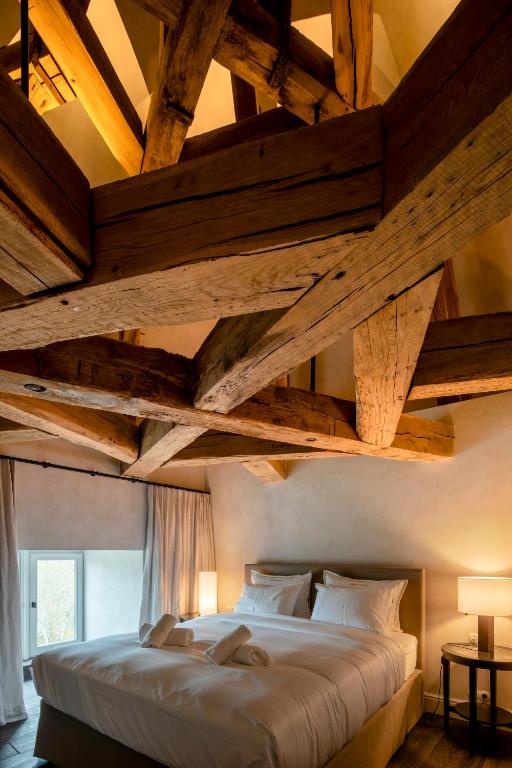 Postel nebo postele na pokoji v ubytování Le Château de Mirwart