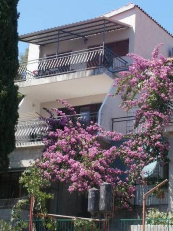 Balkón alebo terasa v ubytovaní Apartment in Trogir with sea view, balcony, air conditioning, W-LAN 5055-2