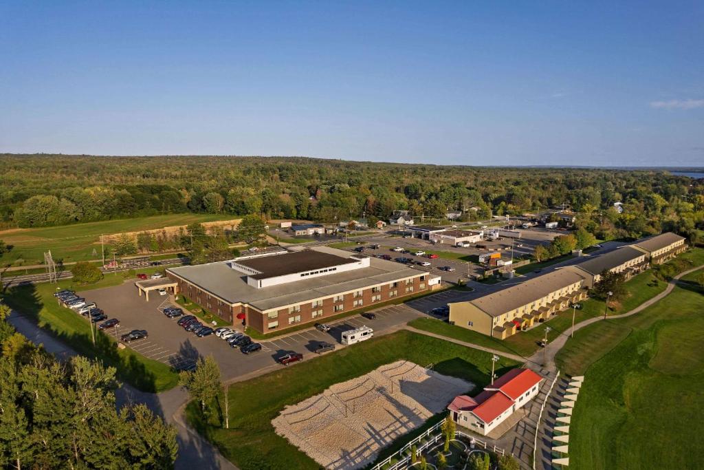 Letecký snímek ubytování Ramada by Wyndham Fredericton