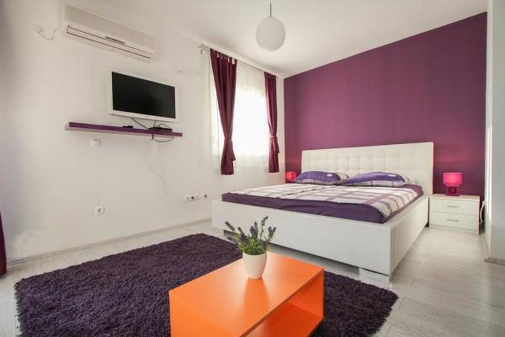 Postel nebo postele na pokoji v ubytování Studio apartment in Okrug Gornji with terrace, air conditioning, WiFi, washing machine 5051-1