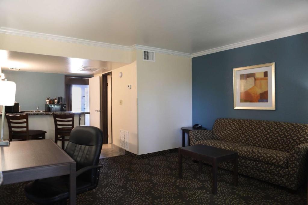 Posezení v ubytování Best Western InnSuites Tucson Foothills Hotel & Suites