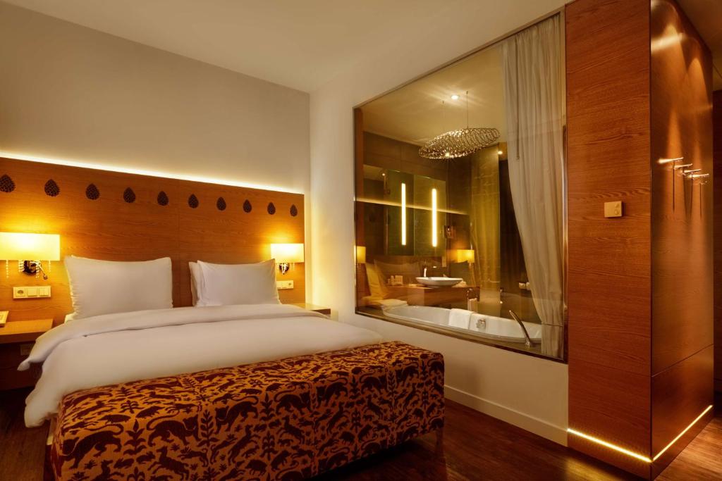 Postel nebo postele na pokoji v ubytování Radisson Blu Resort Bukovel