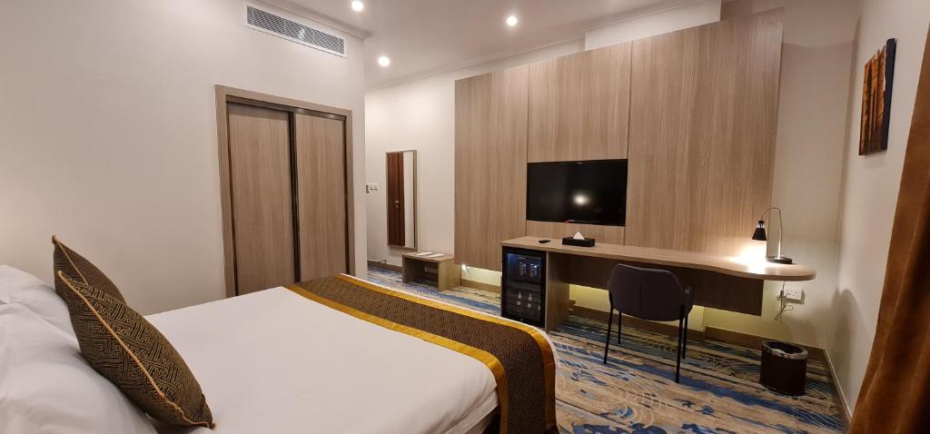 Televiisor ja/või meelelahutuskeskus majutusasutuses Signature Guest Hotel فندق إمضاء النزيل الفندقية