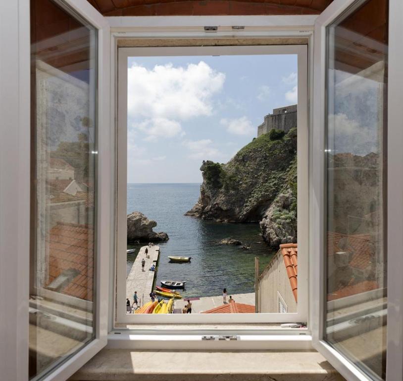 an open window with a view of the ocean at Eddie's Sea View Rooms Old Town in Dubrovnik