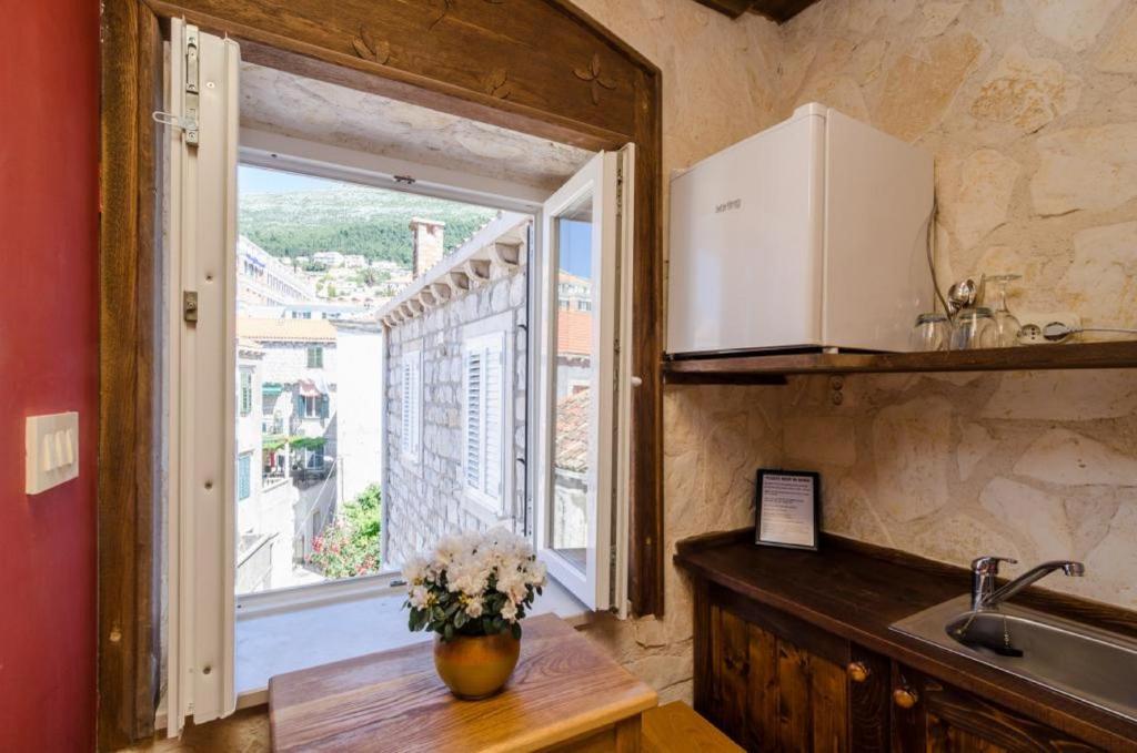 Eddie's Sea View Rooms Old Town - 2