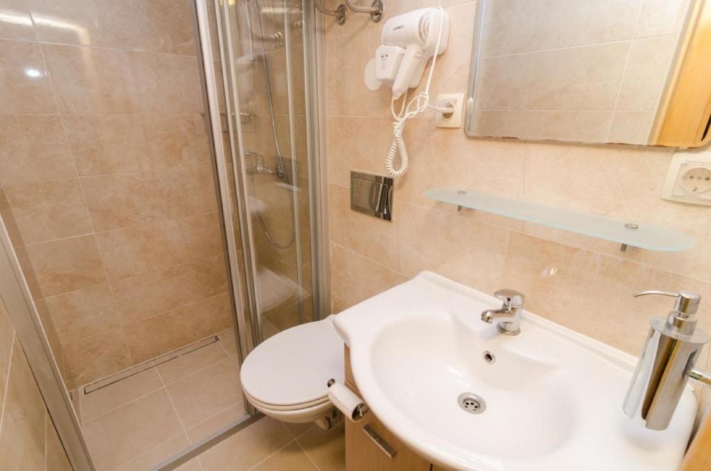 Eddie's Sea View Rooms Old Town - 5