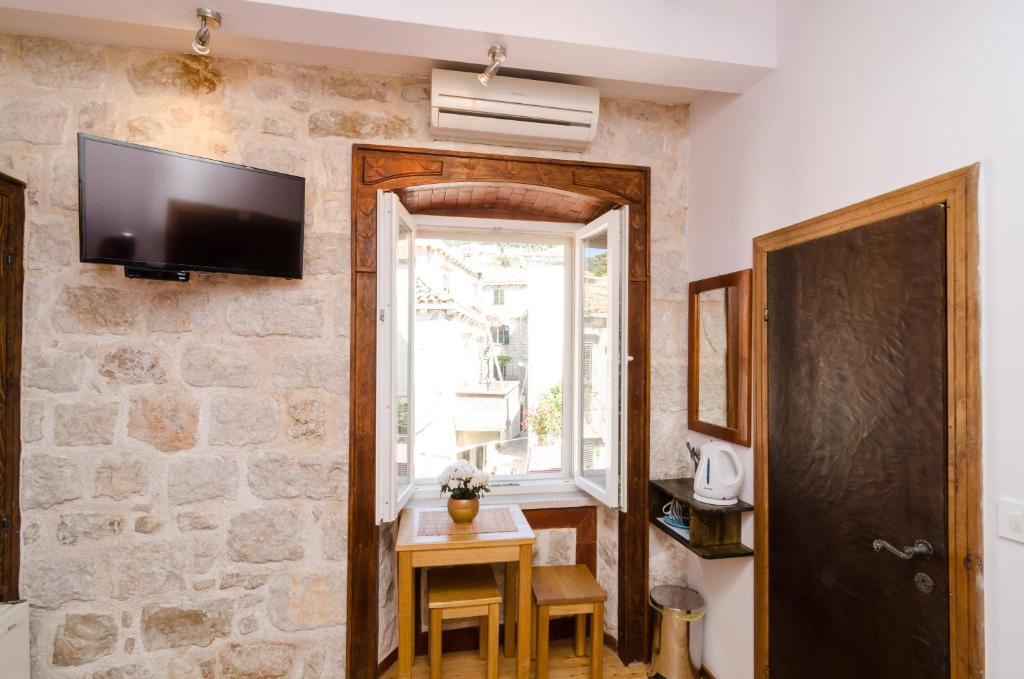 Eddie's Sea View Rooms Old Town - 8